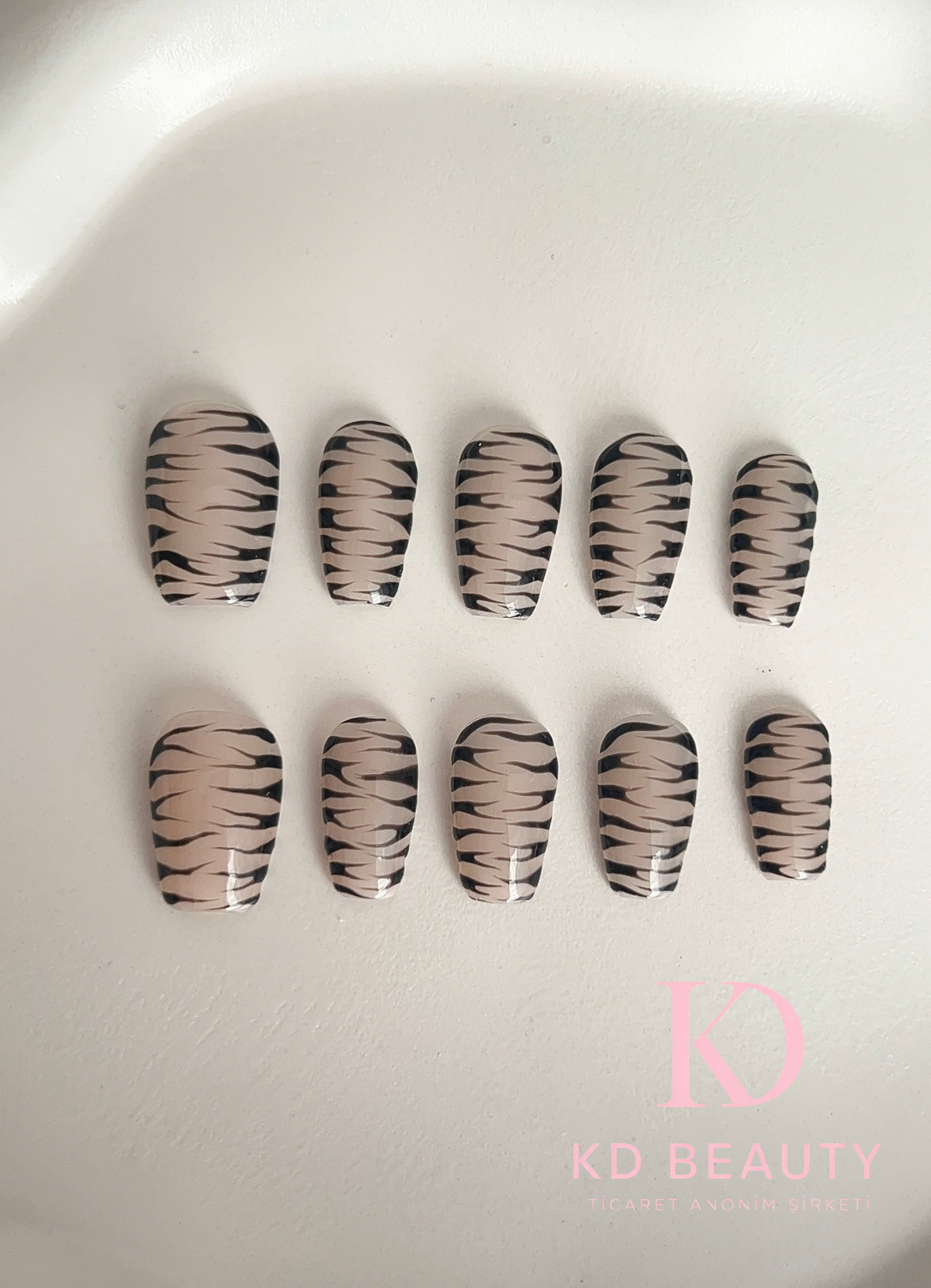 Jel Takma Tırnak - Zebra Coffin Kısa 10'lu